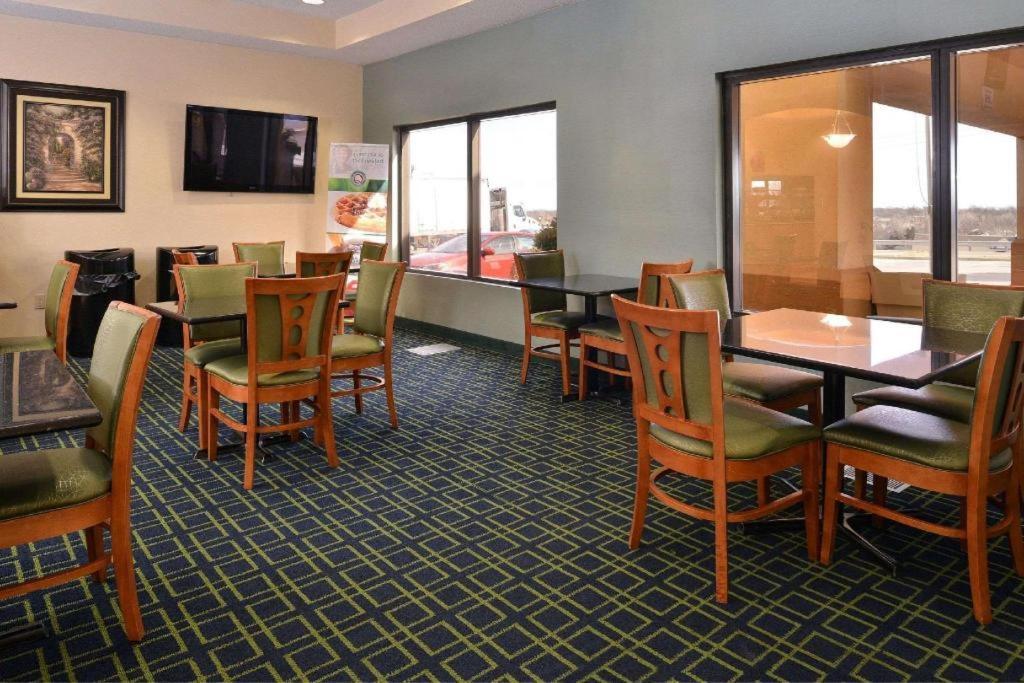 Quality Inn & Suites Τζέφερσον Σίτι Εξωτερικό φωτογραφία