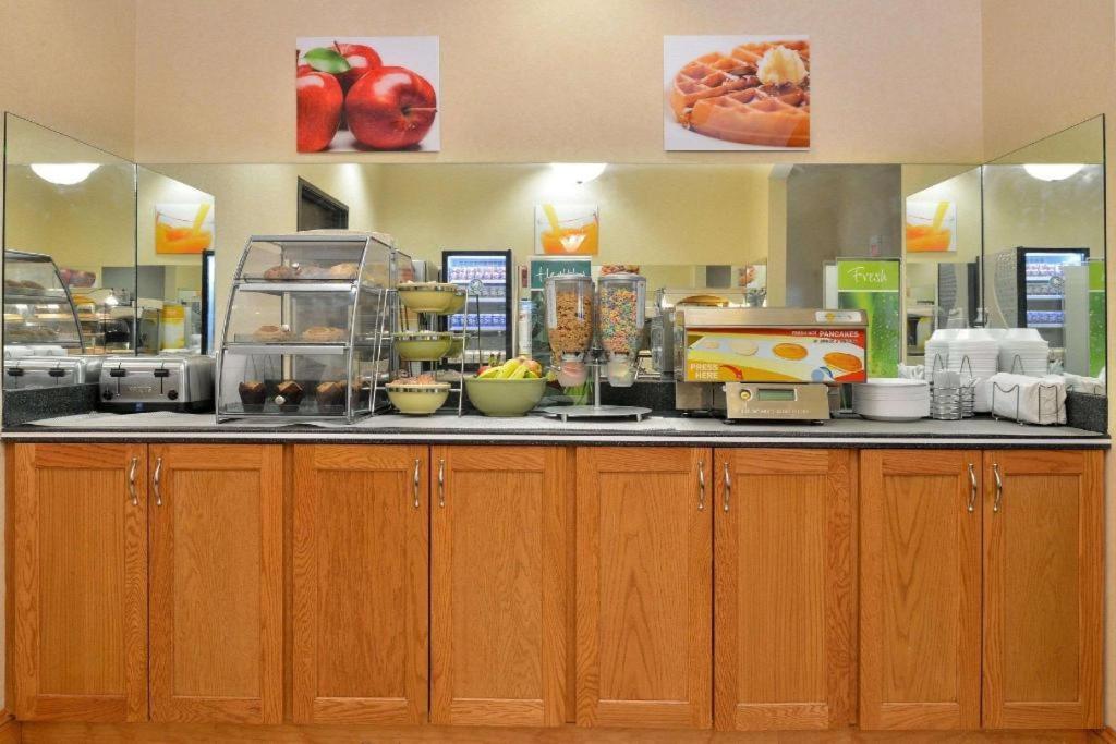 Quality Inn & Suites Τζέφερσον Σίτι Εξωτερικό φωτογραφία