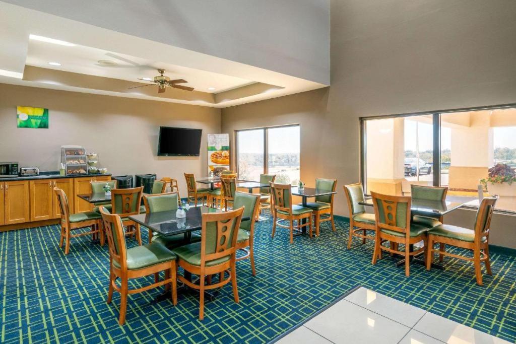 Quality Inn & Suites Τζέφερσον Σίτι Εξωτερικό φωτογραφία