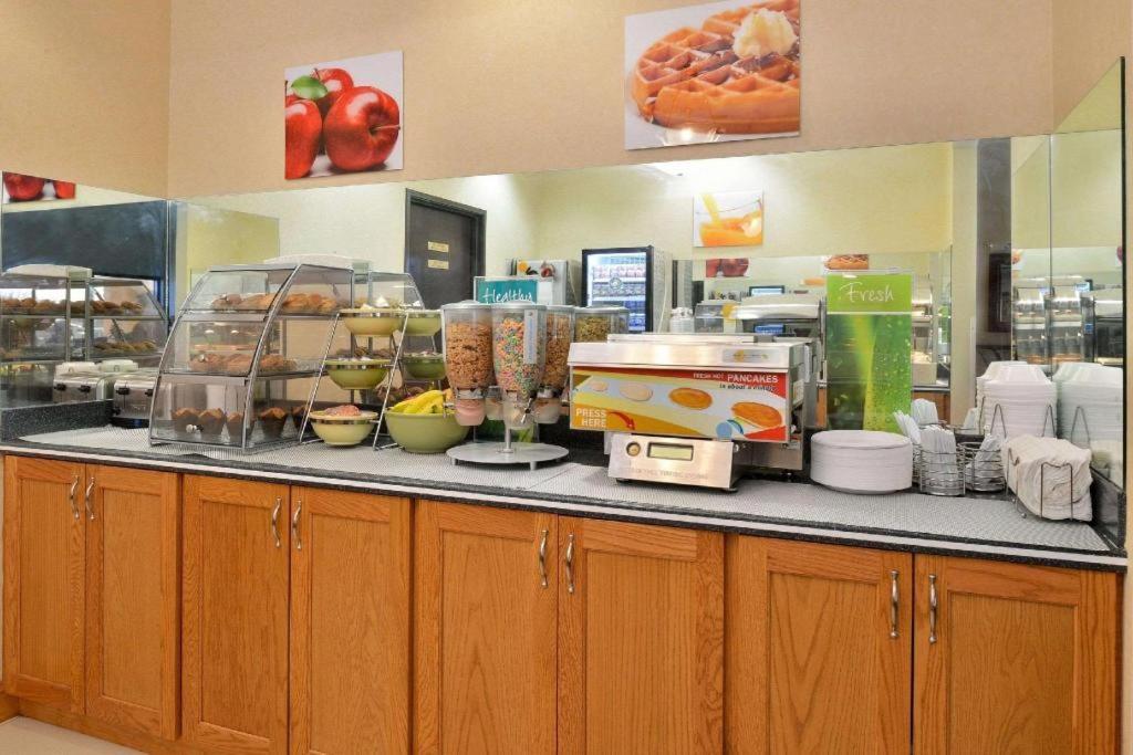 Quality Inn & Suites Τζέφερσον Σίτι Εξωτερικό φωτογραφία