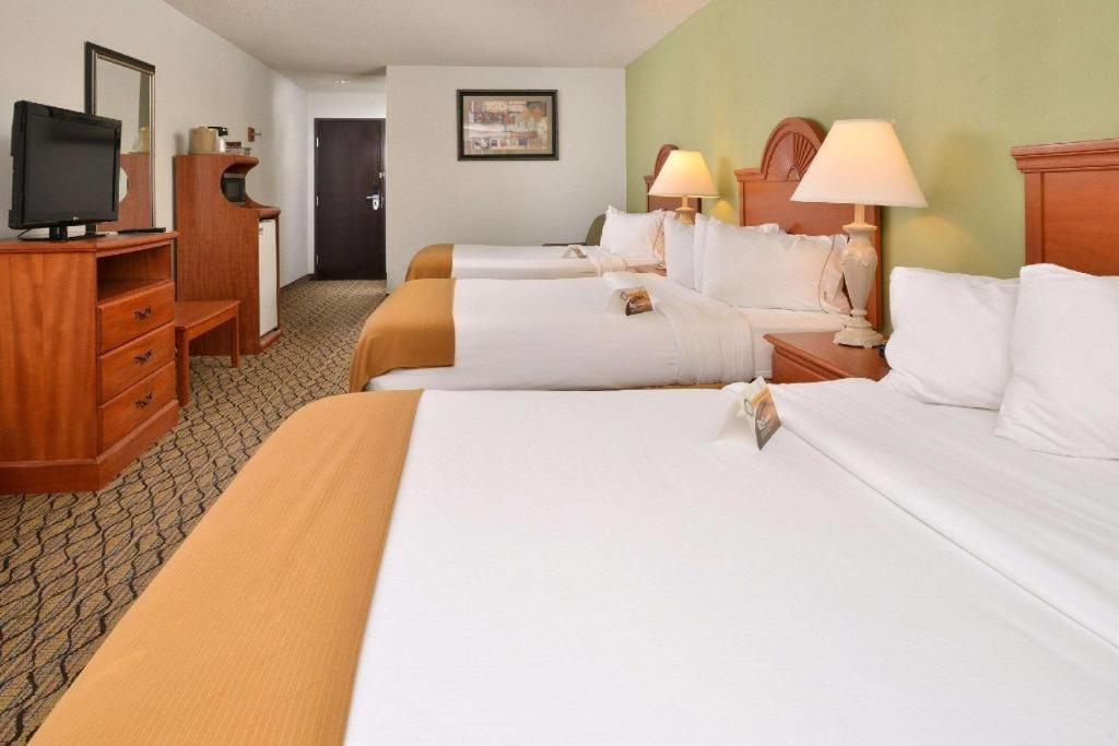 Quality Inn & Suites Τζέφερσον Σίτι Εξωτερικό φωτογραφία
