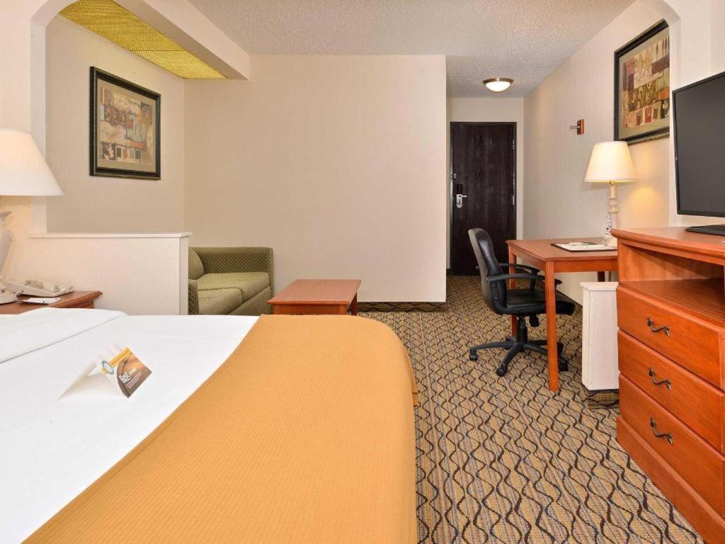Quality Inn & Suites Τζέφερσον Σίτι Εξωτερικό φωτογραφία