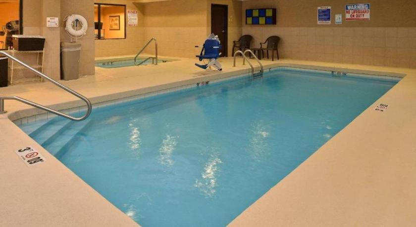 Quality Inn & Suites Τζέφερσον Σίτι Εξωτερικό φωτογραφία