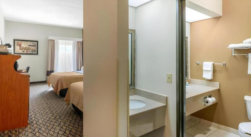 Quality Inn & Suites Τζέφερσον Σίτι Εξωτερικό φωτογραφία