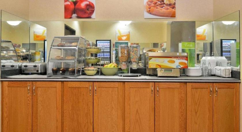 Quality Inn & Suites Τζέφερσον Σίτι Εξωτερικό φωτογραφία